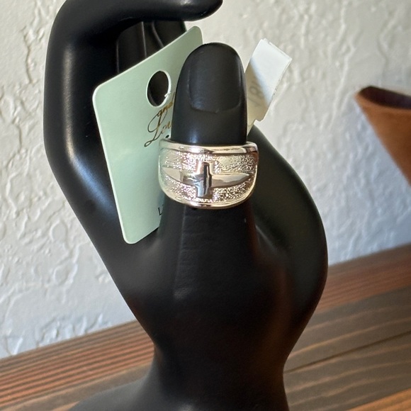Silver Cross Ring - Picture 3 of 3
